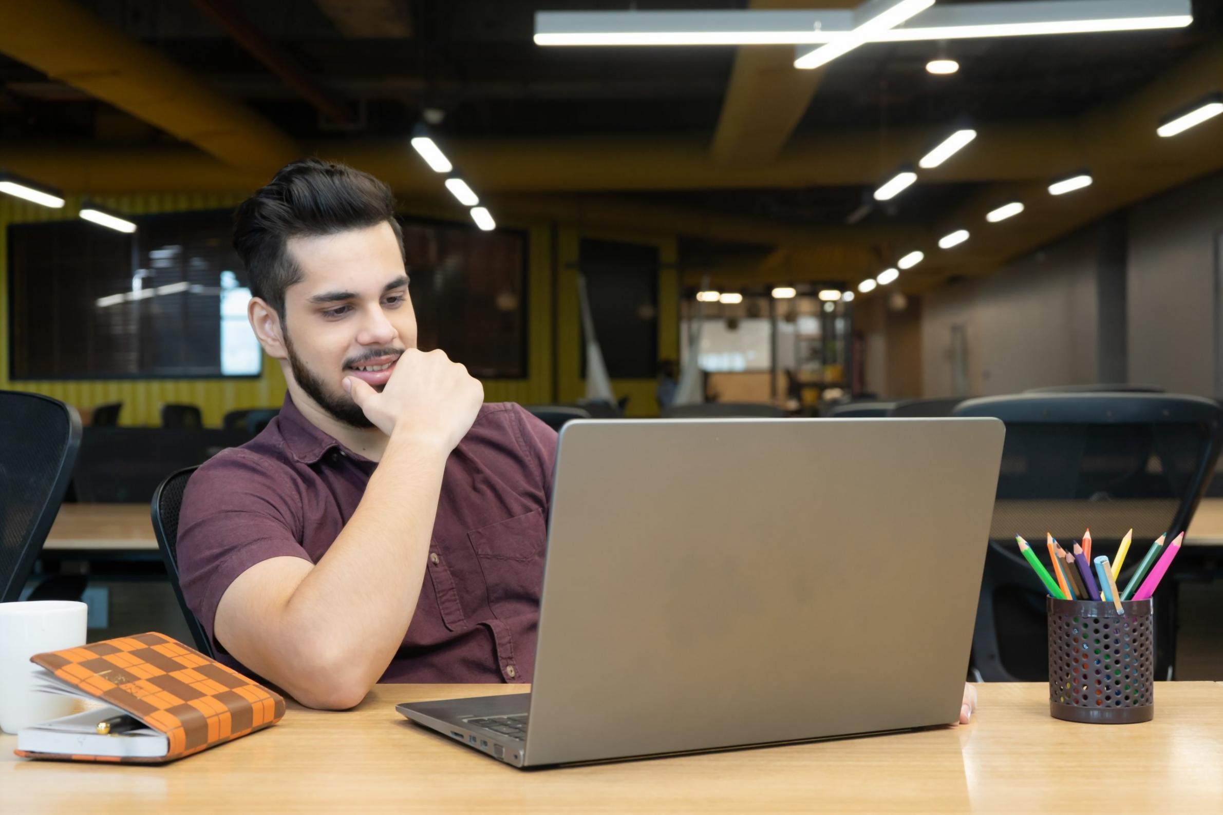 Profesionales evaluando modelos de asignación presupuestal